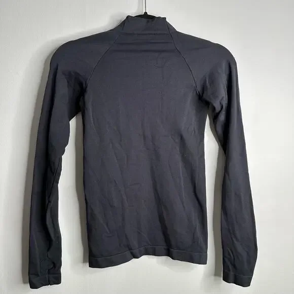 Oysho Black compression 1/4‎ zip pullover with thumb holes - Picture 5 of 5